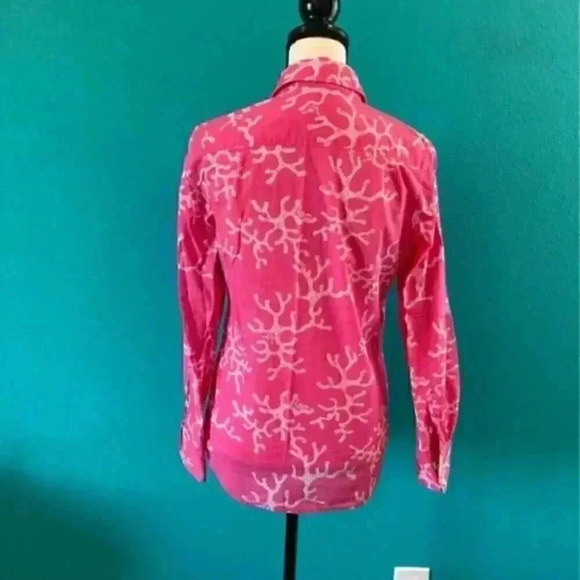 Lilly Pulitzer button up blouse in the resort fit style - Picture 2 of 3